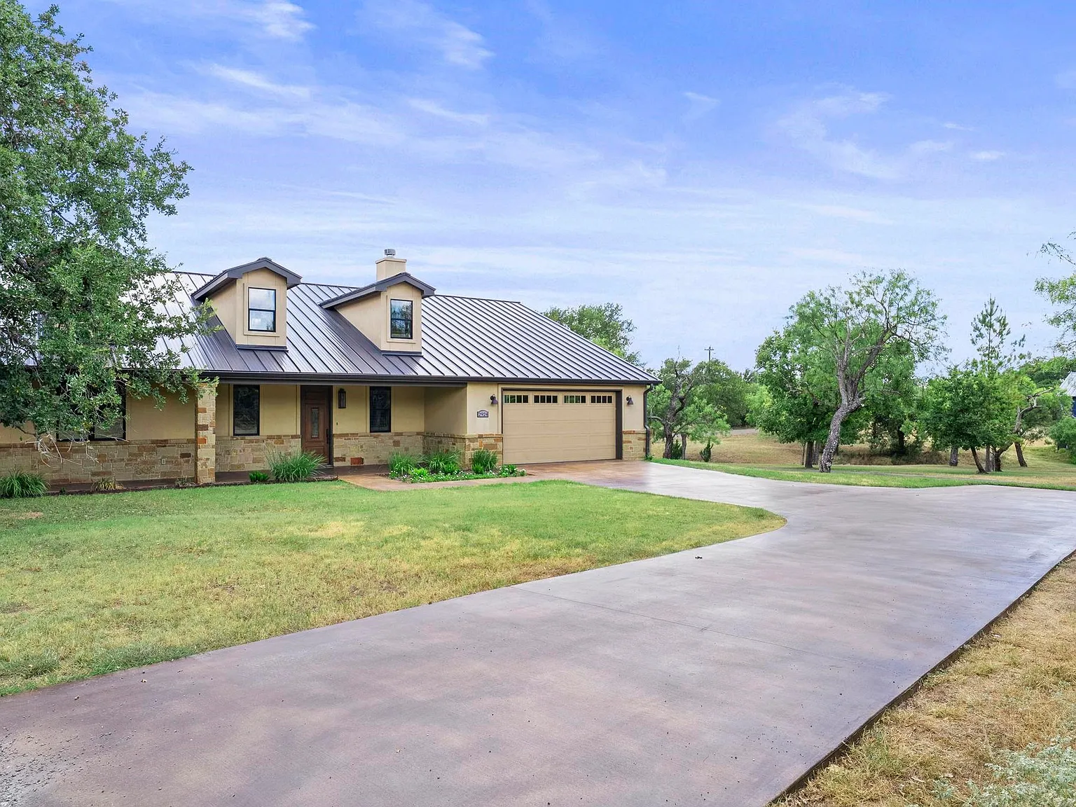 4 bed, 3.5 bath, 2064 sqft, $3,800 — Photo 1