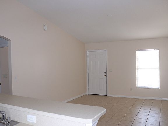 5th image of 83 Lynbrook Dr #B