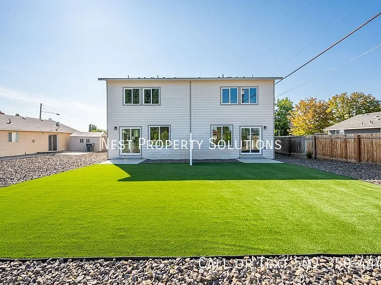 1070 S Grand Dr #B — Photo 33