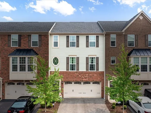 1103 Pointe View Dr, Mars, PA 16046