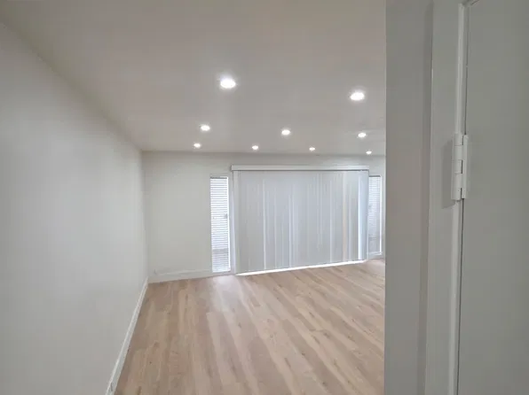 708 Woodside Ln E Unit 2, Sacramento, CA 95825