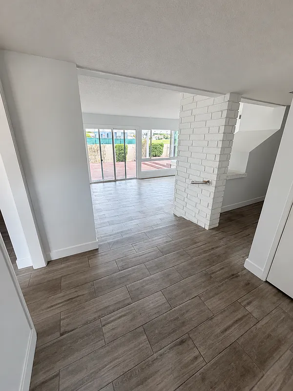 2 bed, 2.0 bath, 1610 sqft, $4,800 — Photo 2