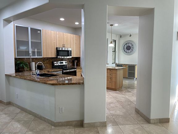 5th image of 15221 N Clubgate Dr Unit 2121