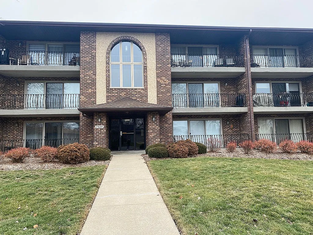7535 Sheridan Dr APT 1B photo 1