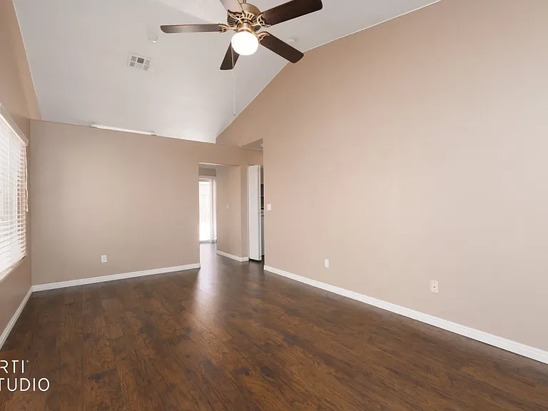 841 Tucson St — Photo 5