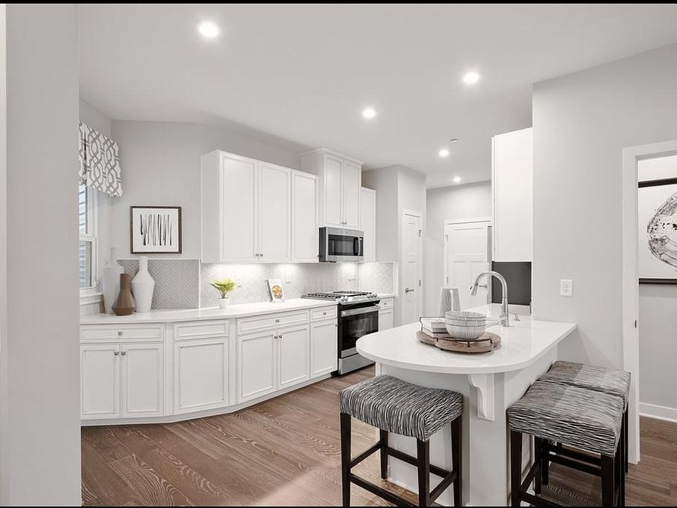 1st image of 153 Sandstone Cir