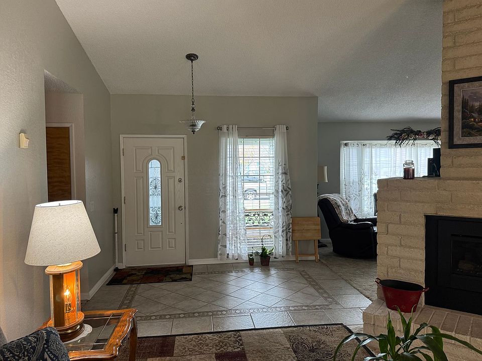1st image of 3164 Larch Dr
