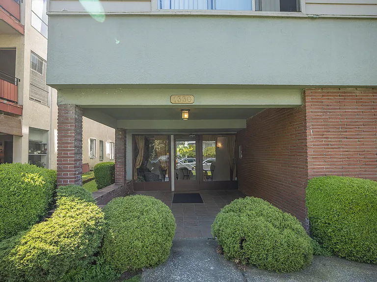 1330 W 14th Ave #7 — Photo 4