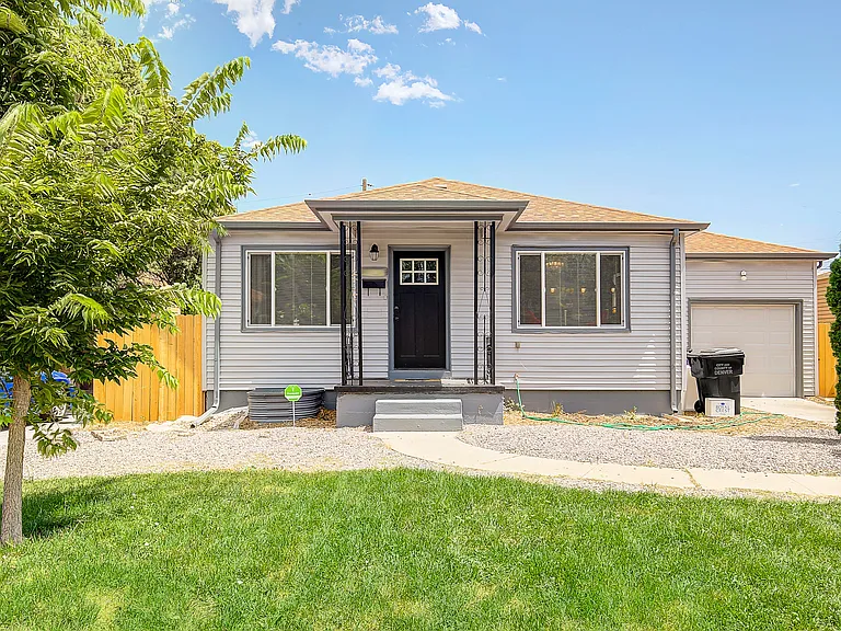 516 Newton St — Photo 8
