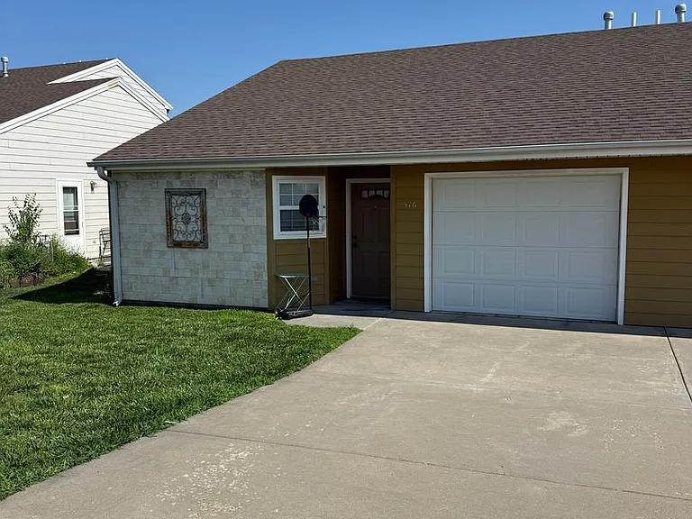 516 Grainfield St — Photo 1