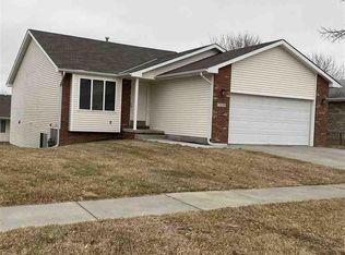 7320 Whitewater Ln, Lincoln, NE 68521