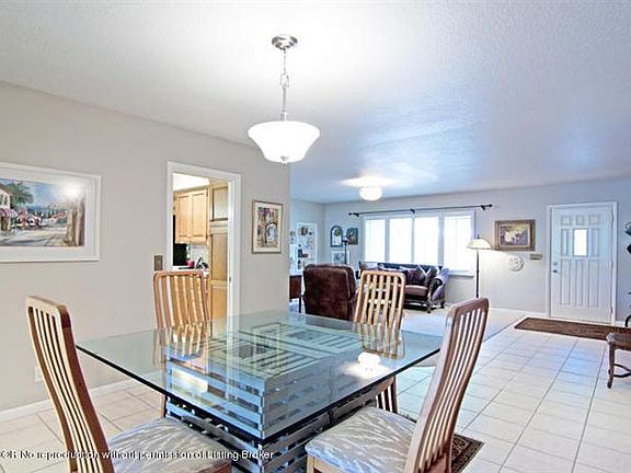 5th image of 8315 Pine Tree Ln