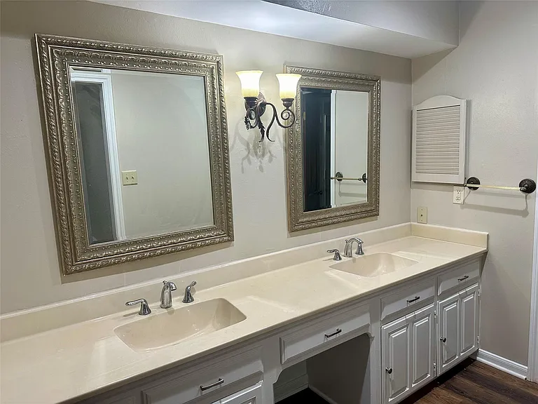 103 Wroxton Dr — Photo 15