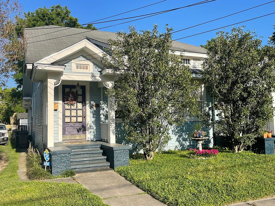 Double Shotgun house
656-side is available for rent