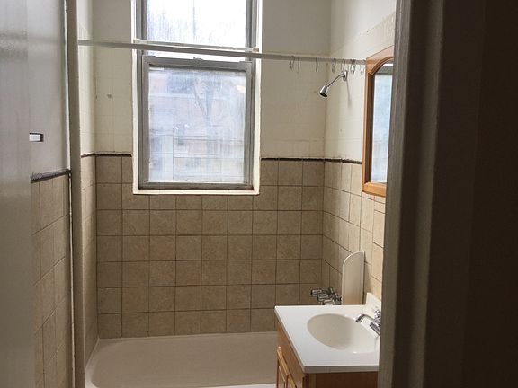 3rd image of 42 Saint Nicholas Ave APT 1L
