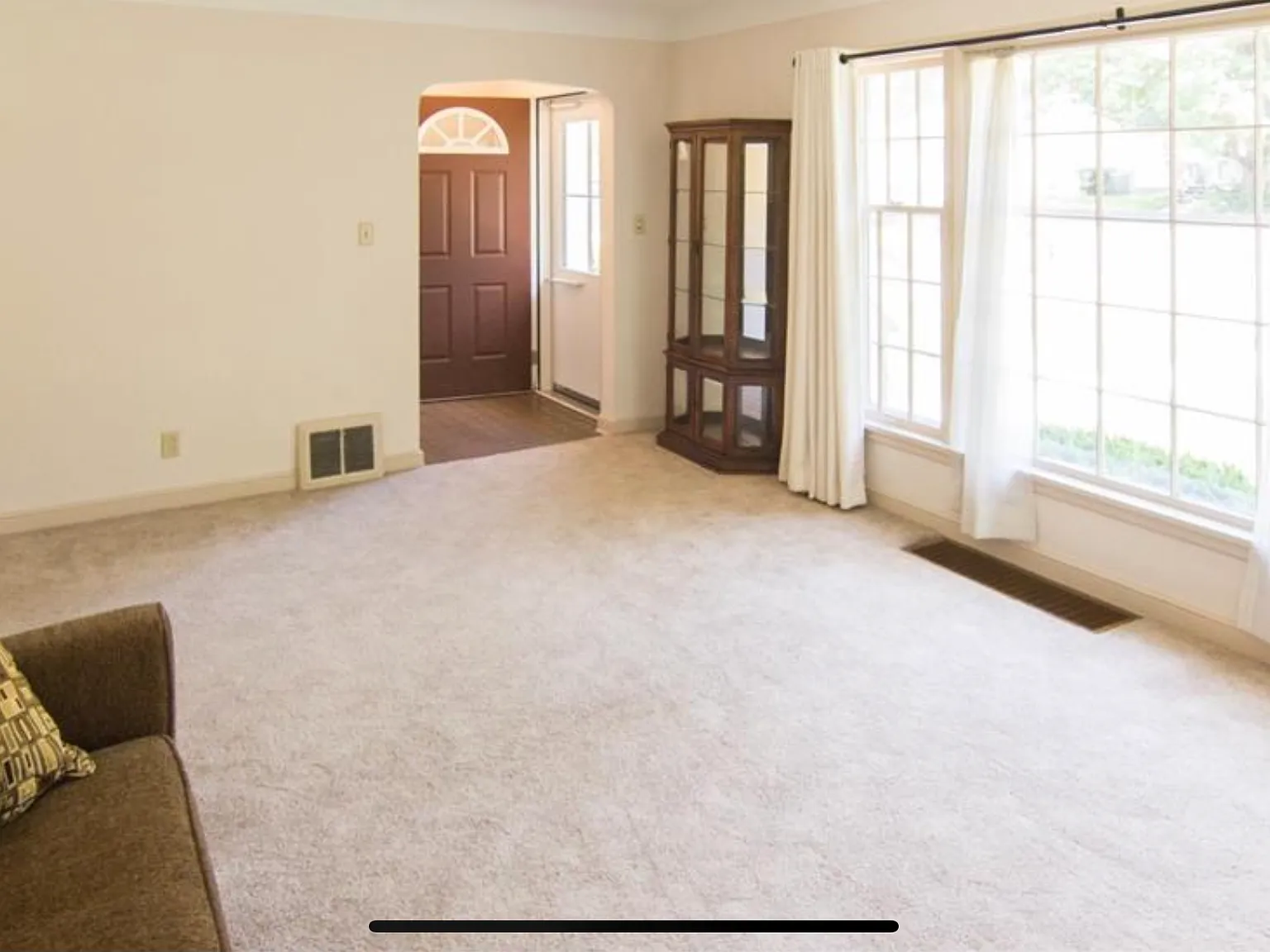 3 bed, 1300 sqft, $2,100 — Photo 4