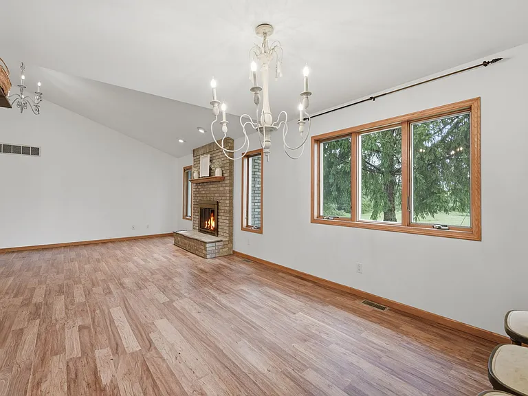 9099 Sheffield Ave — Photo 20