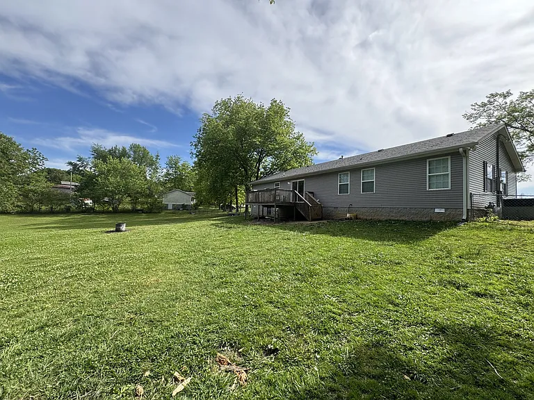 105 Larkins Dr — Photo 37