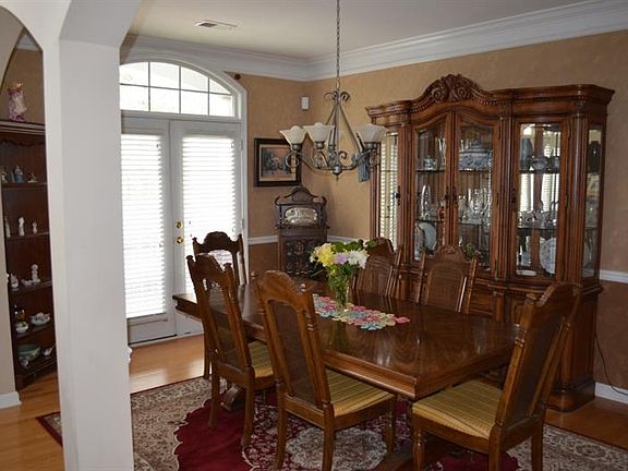 5th image of 215 Park Creek Dr