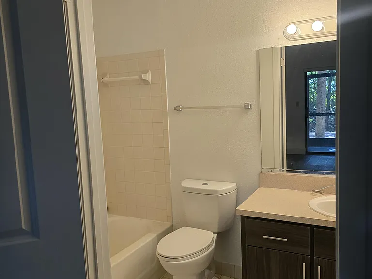 2445 SW 18th Ter #902 — Photo 9