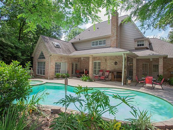 Brick on all sides offers a low maintenance exterior...