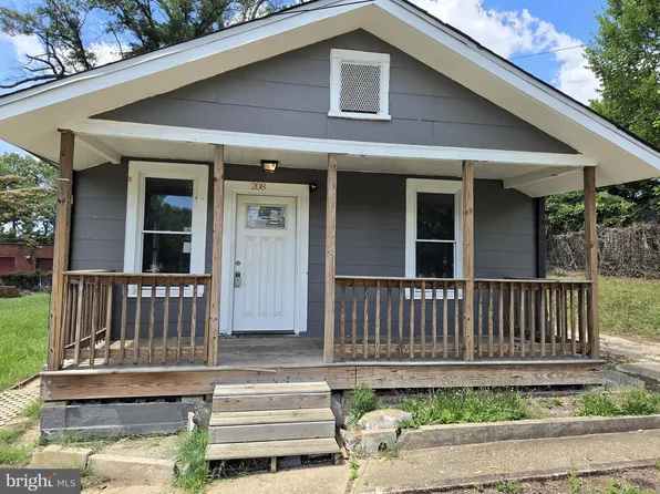 208 68th Pl, Capitol Heights, MD 20743