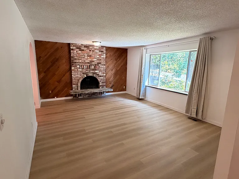 5801 143rd St SW — Photo 3