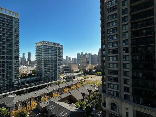 395 Square One Dr, Mississauga, ON