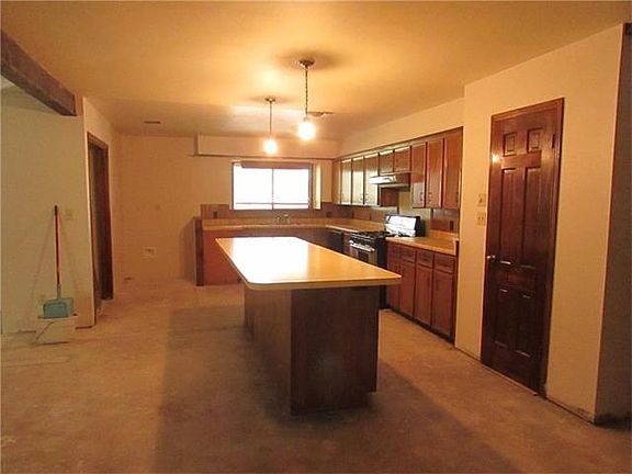 5th image of 500 Windmill Oaks Dr