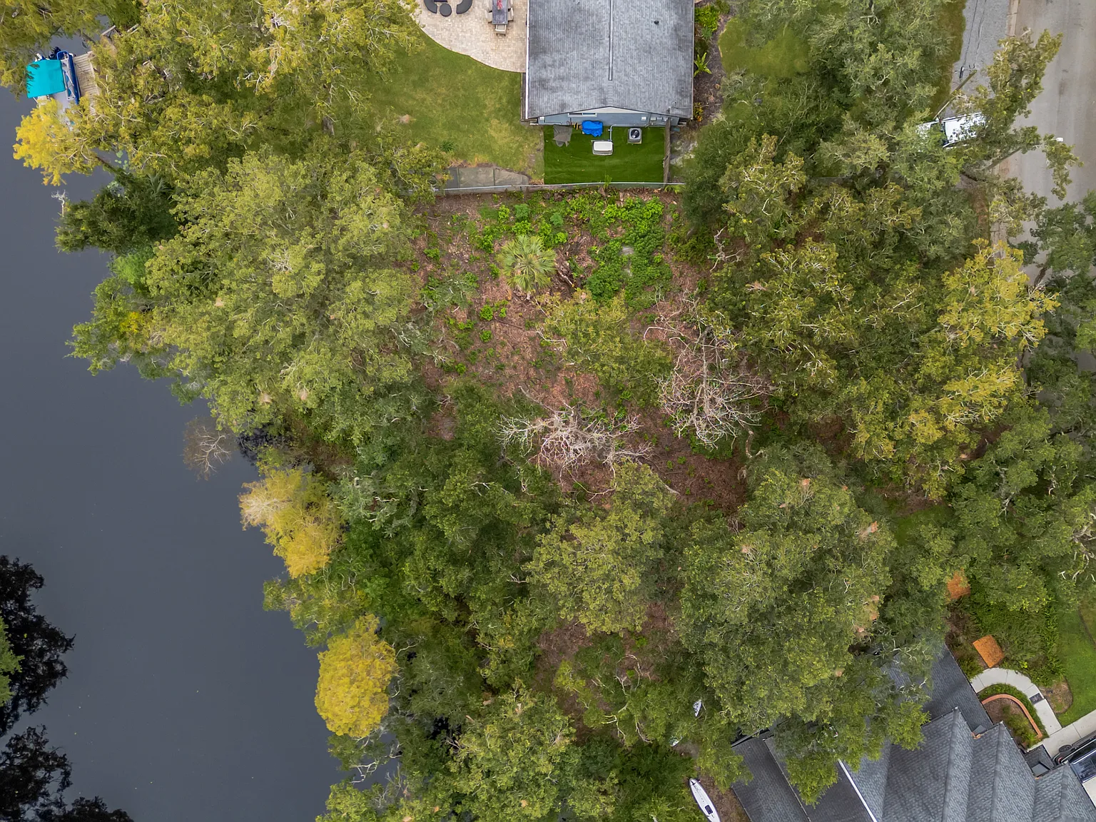 3 bed, 2.5 bath, 1670 sqft, $2,492 — Photo 3