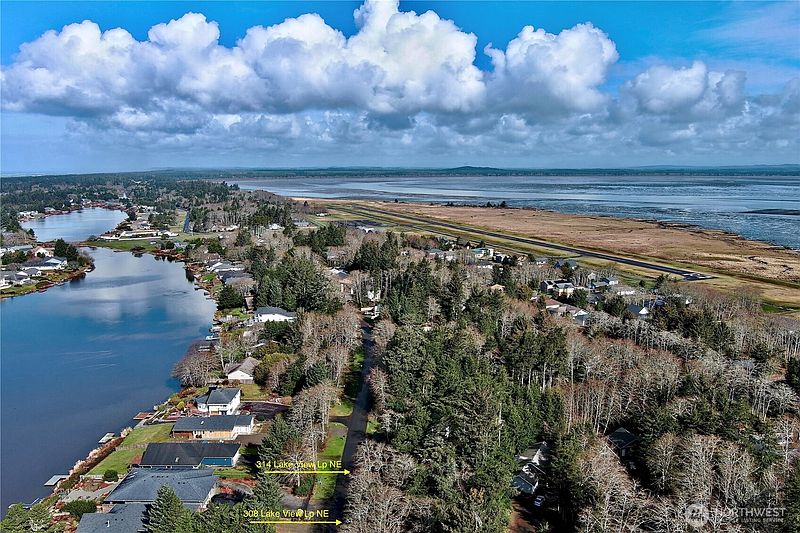 5th image of 308 Lake View Loop NE