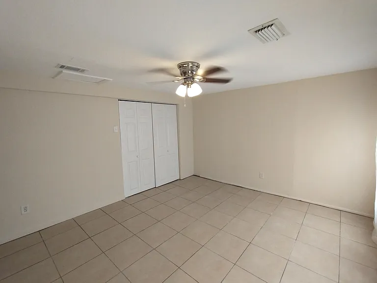 1001 Santa Barbara Dr — Photo 13