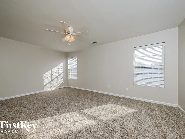 1511 Pecan Ln — Photo 9