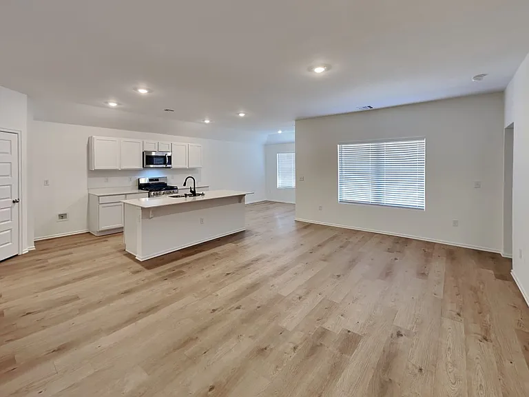 3909 Dutch Ln — Photo 4