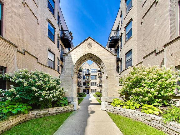 2nd image of 4442 N Damen Ave #4E