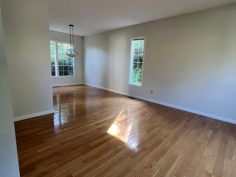 16307 SE 46th Pl — Photo 4