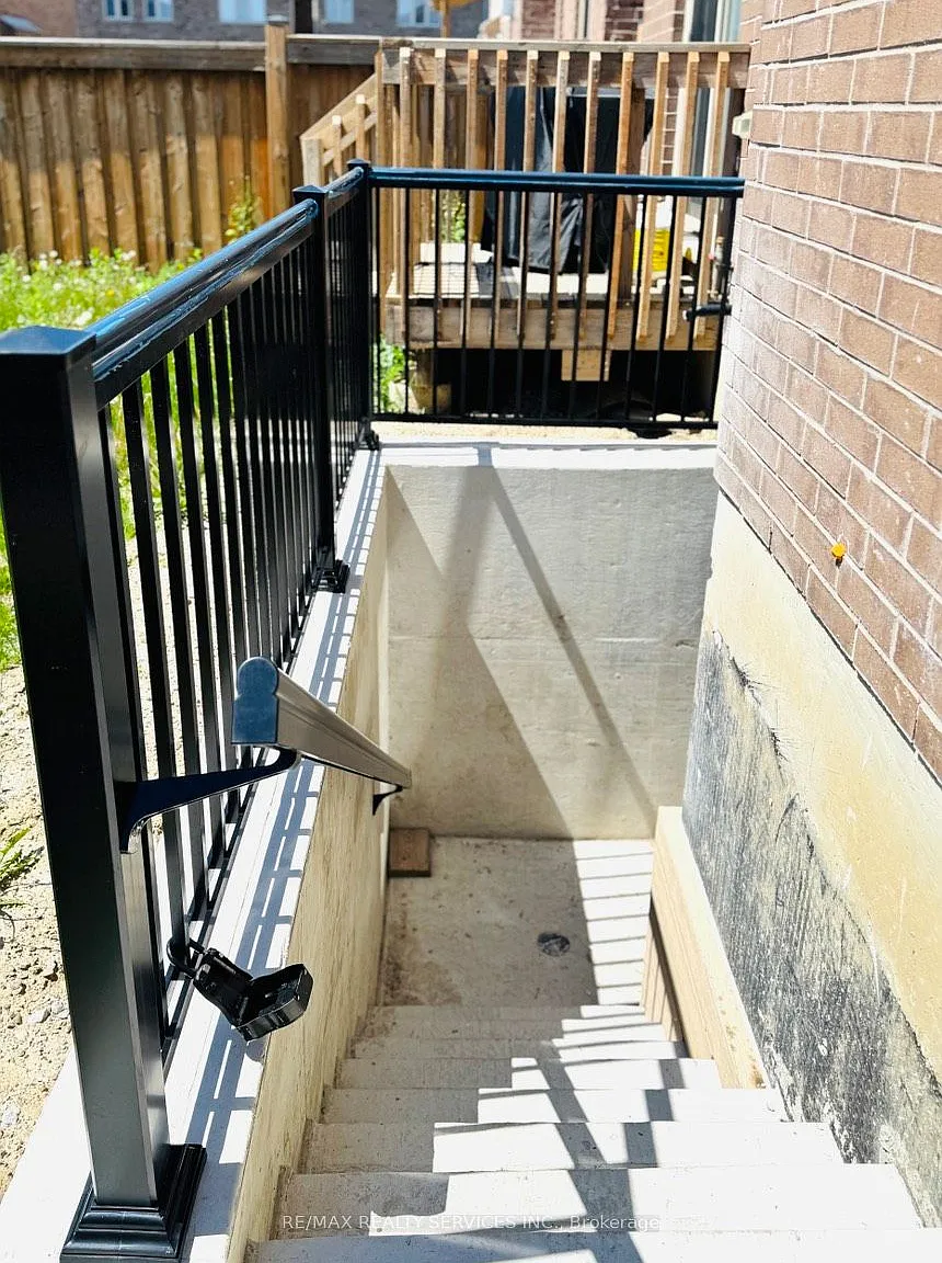 2 bed, $1,700 — Photo 4