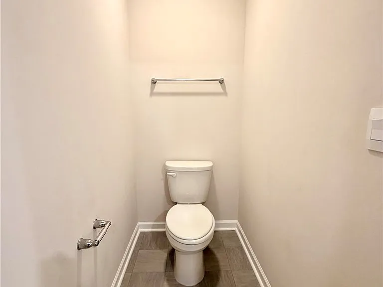 305 Robert Pl — Photo 22