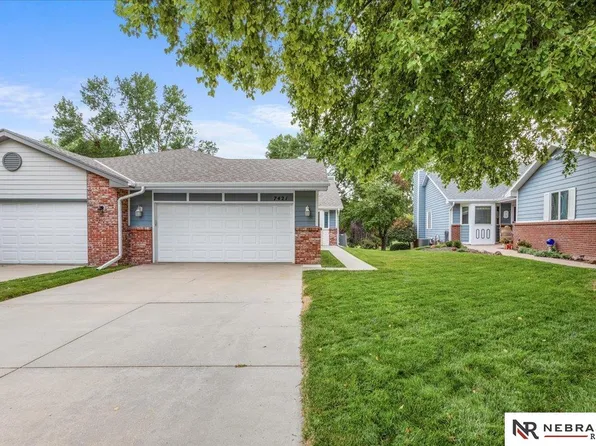 7421 Red Oak Rd, Lincoln, NE 68516