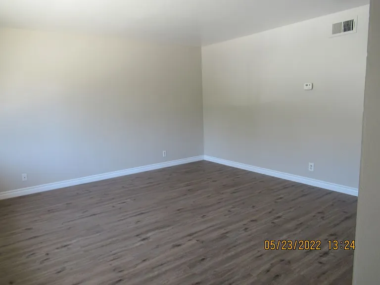 908 E Cypress Ave — Photo 2