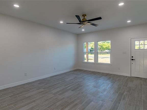 5th image of 1049 N King St