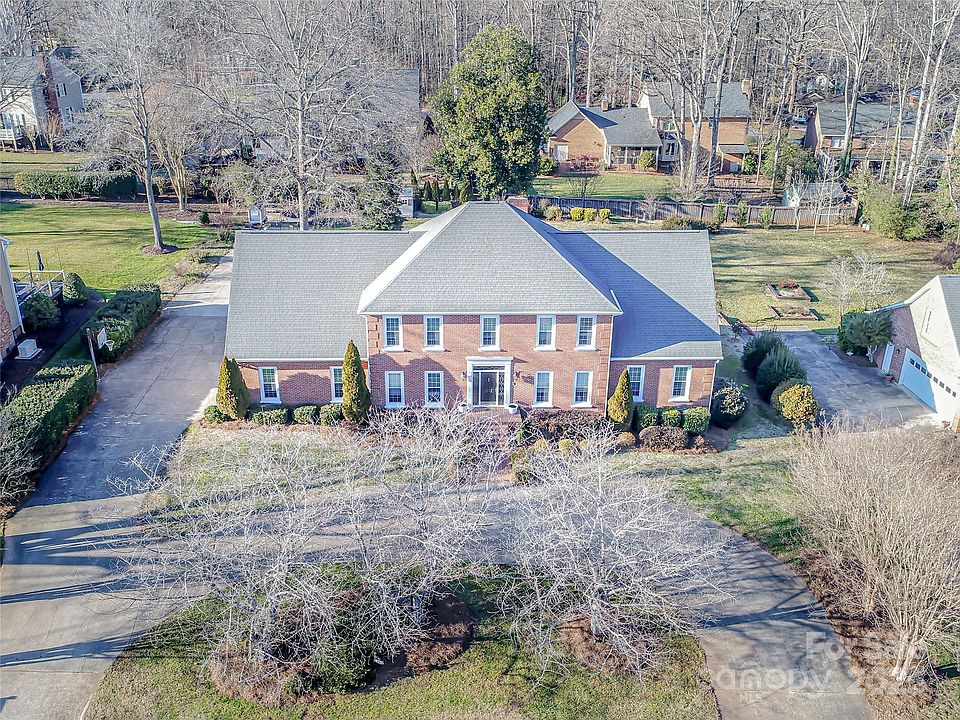1st image of 3513 Country Club Dr