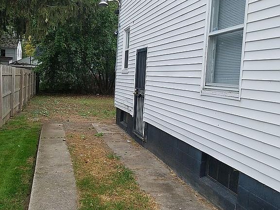 3rd image of 13561 Glastonbury Ave