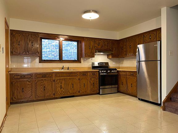 3rd image of 7444 N Claremont Ave #3