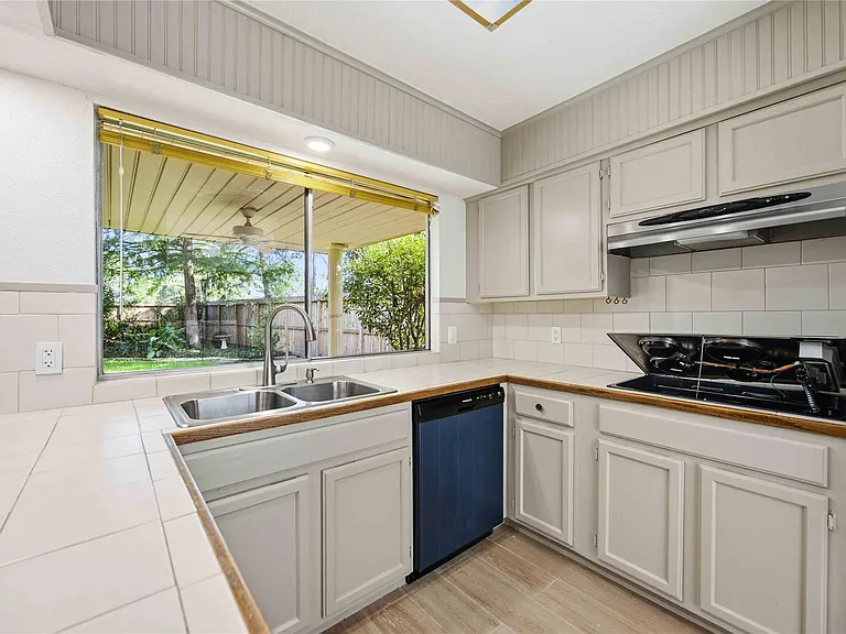 16202 Mill Point Dr — Photo 13