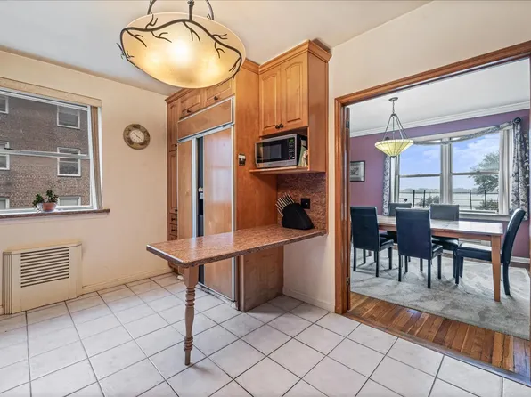 162-41 Powells Cove Boulevard image 10 of 29