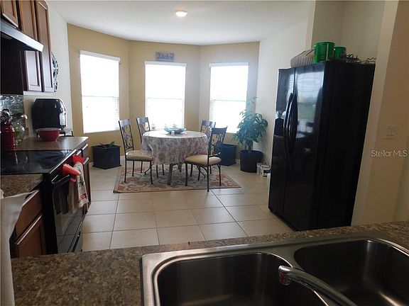 3rd image of 814 William Way