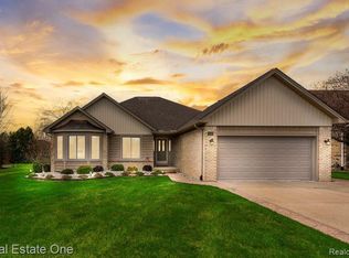 40323 Fordwich Dr, Sterling Heights, MI 48310