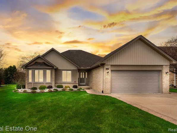 40323 Fordwich Dr, Sterling Heights, MI 48310