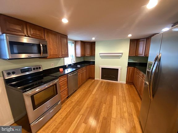3rd image of 115 W Main St